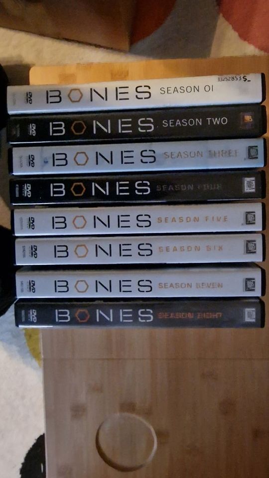 Bones Staffel 1-8 Komplett  in Deutsch in Lüneburg