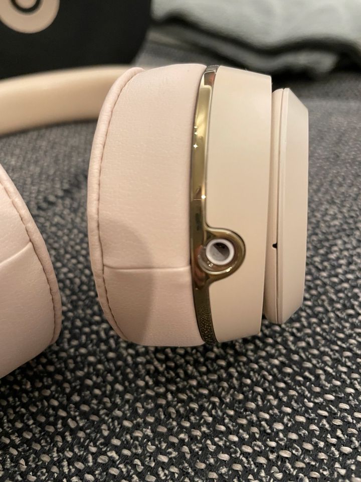 Goldene Wireless Beats Solo3 | neue Ohrpolster in Pulheim