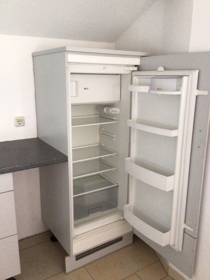 Küche : Spüle und Kühlschrank in Breitbrunn am Chiemsee