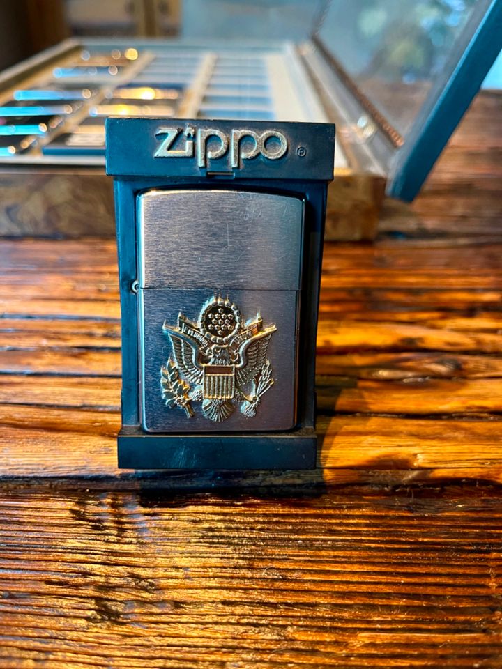 original ZIPPO „großes Wappen Amerika“ (EPLURIBUS UNUM) in Grünheide (Mark)