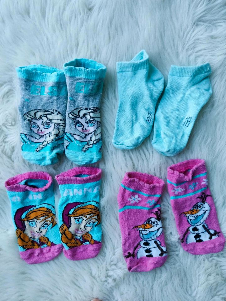 *1,50€* Set,4 Paar Sneaker Socken,Gr. 23-26,Eiskönigin,Elsa,Olaf in Oyten