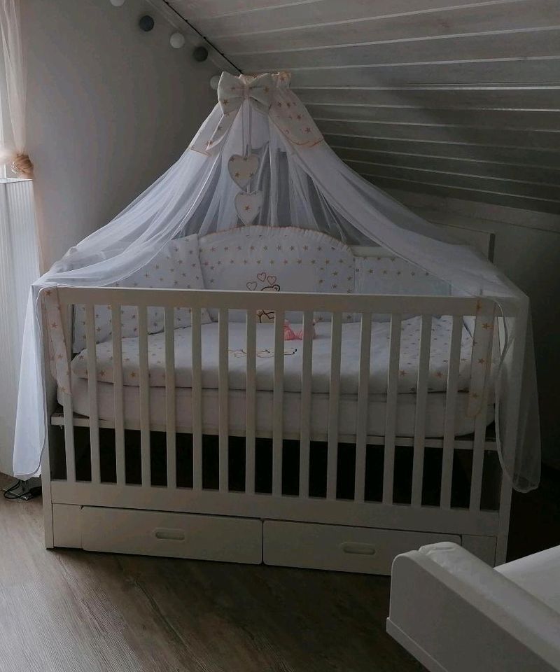Bett Baby-/Kinderbett (Stuva) komplett mit viel Zubehör in Wilkau-Haßlau