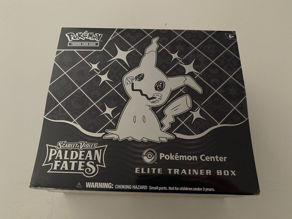 Pokemon Paldean Fates Pokemon Center Elite Trainer Box in Bielefeld