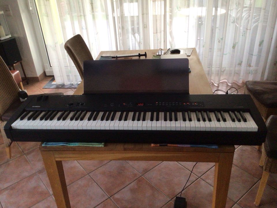 Stage Piano Yamaha CP33 in Vaihingen an der Enz