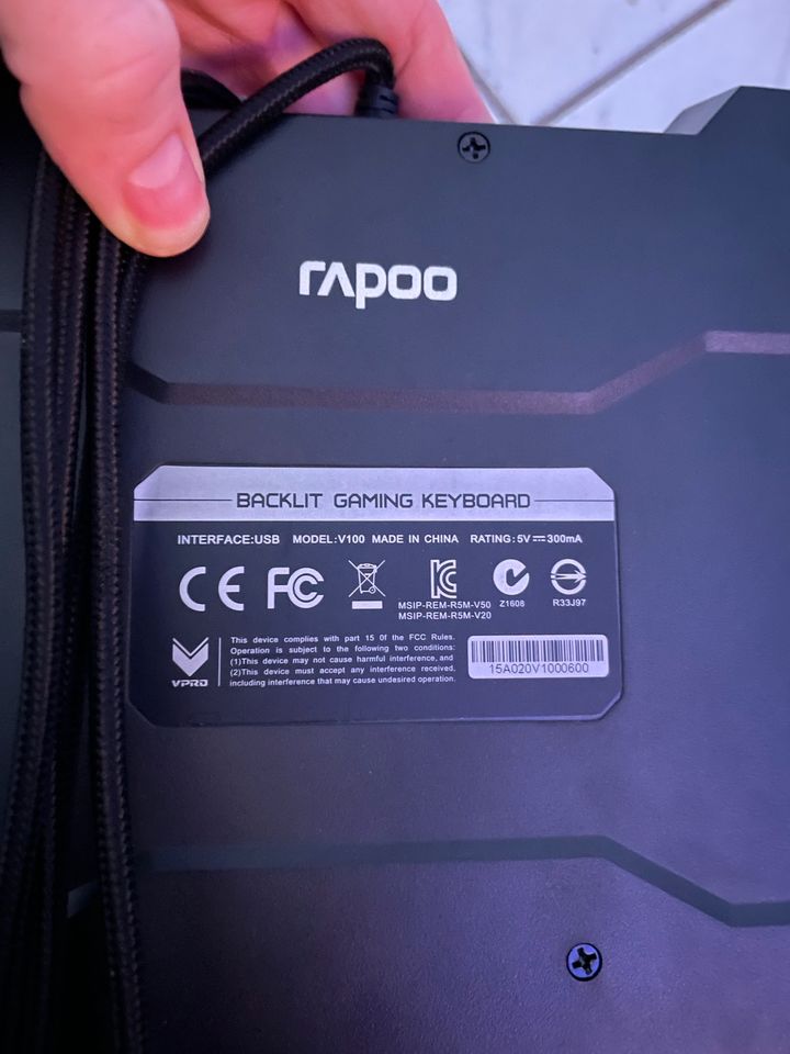 Rapoo VPro 100 Gaming Tastatur mit RGB in Karben