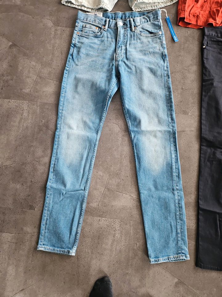 2 Shorts +2 Jeans Gr. 29. Esprit und H&M in Salzgitter