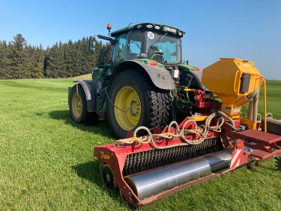 Nachsaat Vredo mit Fendt John Deere in Günzach