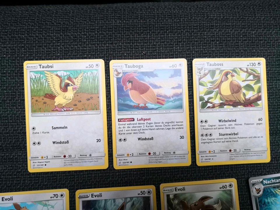 Pokemon Sammlung Pikachu Evoli Nachtara Lugia Pokémon Karten in Niedernberg