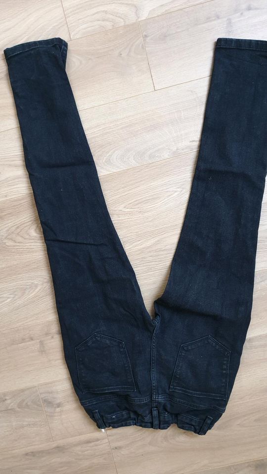 Schwarze Jeans Gr. 158 in Berlin