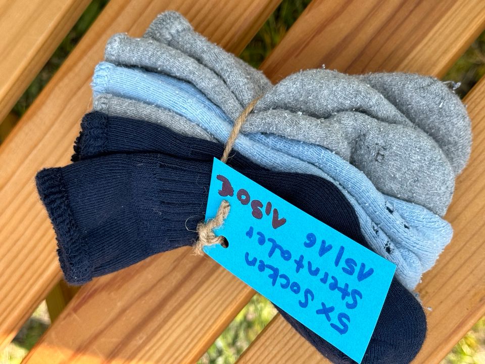 Socken, verschiedene Größen von 50-68 in Hatten