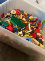 Lego Box mit verschiedenen und bunten Steinen München - Schwabing-West Vorschau