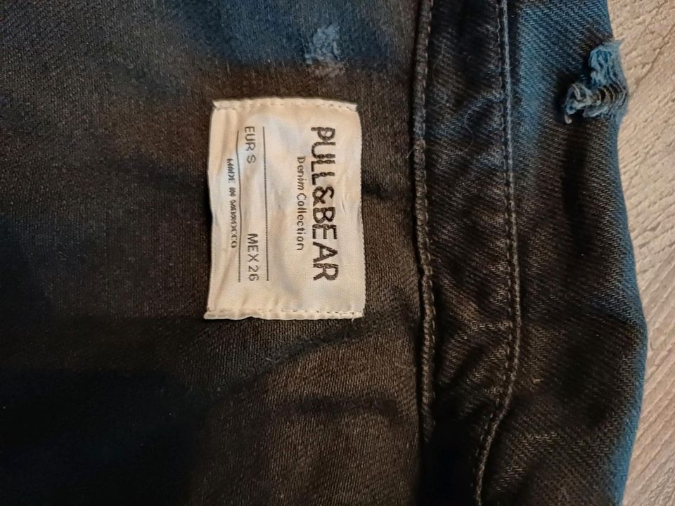 Jeansjacke schwarz Rissoptik Gr.S/Pull&Bear in Kirchberg