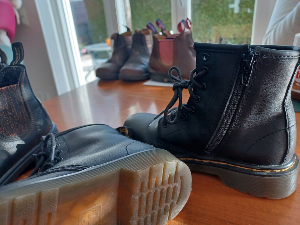 Dr. Martens Echtleder Gr. 31   nur 4 Wochen getragen  NP 90 in München