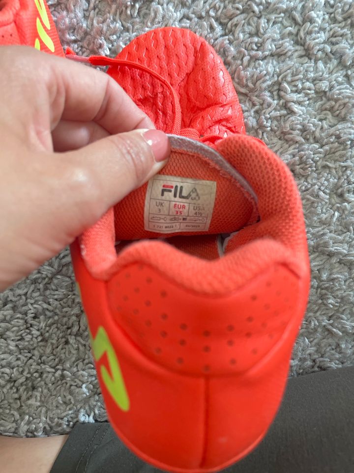 Fila Fußballschuhe gr. 35 in Metelen