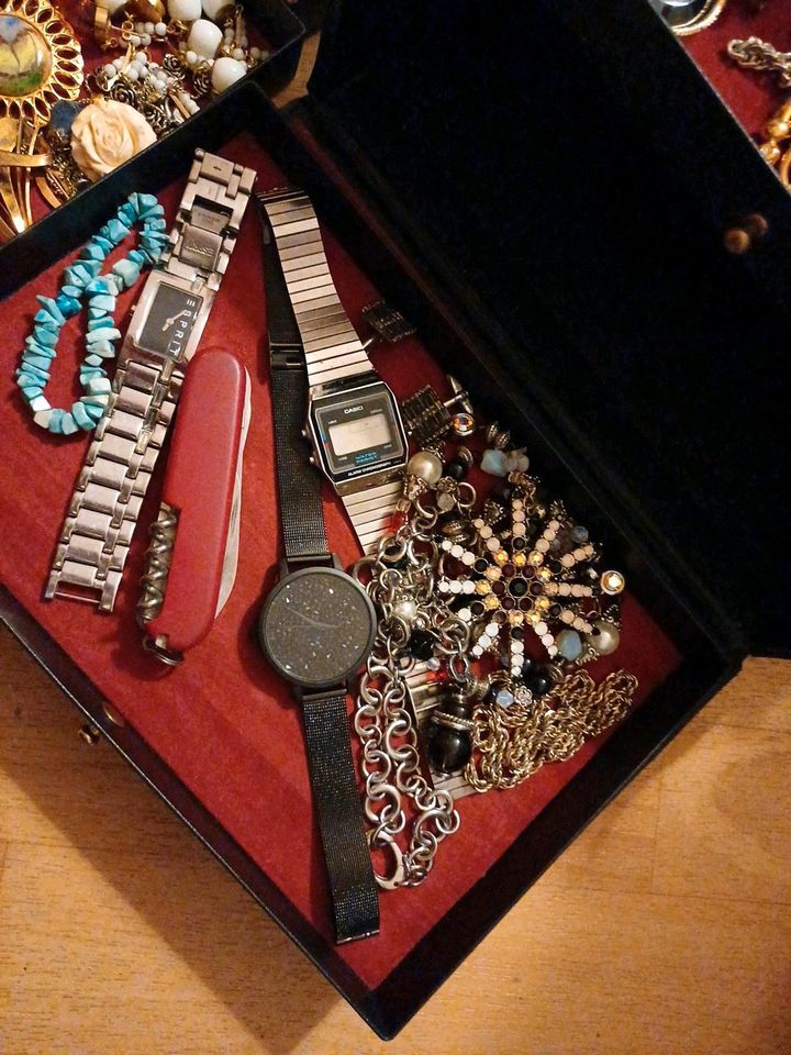 Modeschmuck Konvolut in Duisburg