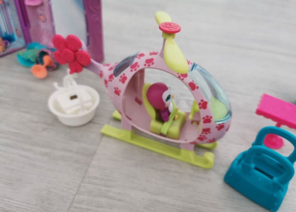 Konvolut Polly Pocket Haus klappbar Helikopter Kleiderschrank... in Giesen