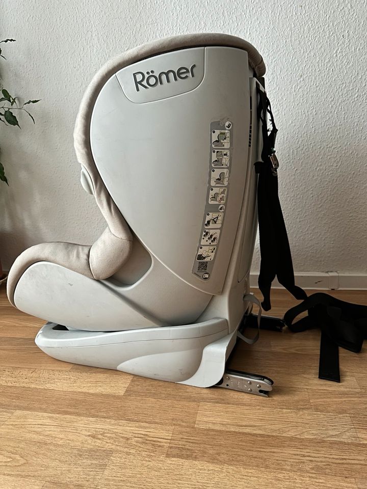 Britax Römer Kindersitze 9-18 kg isofix in Leipzig