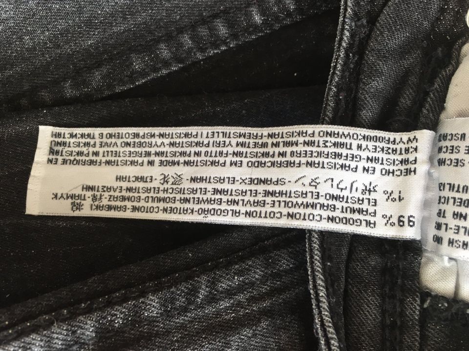 Graue Jeans mit Schnürung von Bershka, grau schwarz silber in Mietingen