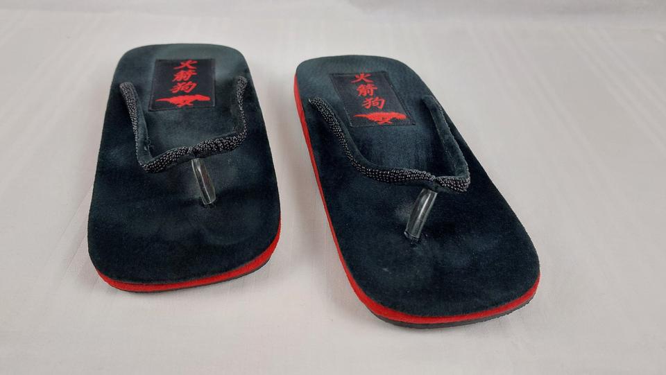 Zehentrenner Flip-Flops Gr. 39 schwarz rot perlenbestickt flach in Leverkusen