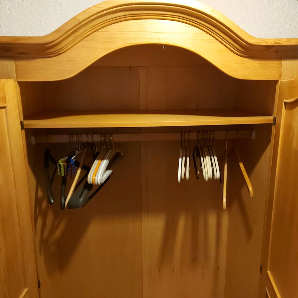 Schlafzimmerschrank oder Garderobenschrank in Günzburg