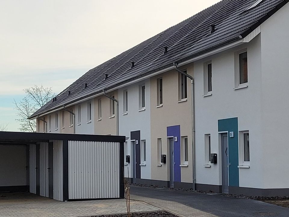 Neu errichtetes Reihenhaus in der Eichenallee 2, 100 m² mit Carport in Salzwedel