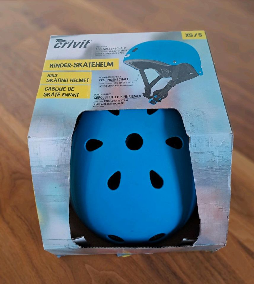 NEU OVP Kinder Skatehelm Helm blau in Stelle