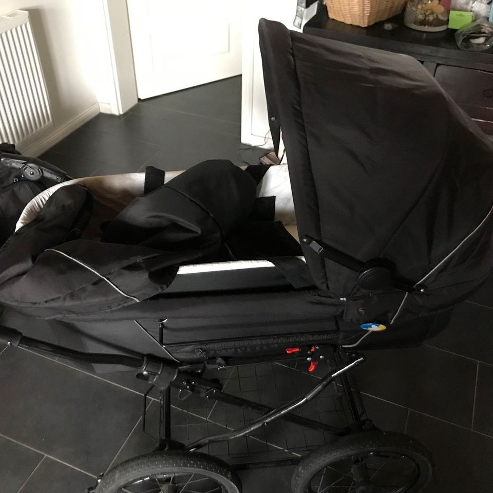 Trille Dänischer Kinderwagen, schwarz in Kastorf