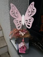 Schmetterling auf Holzstamm, grau/rosa, handmade Bayern - Oerlenbach Vorschau