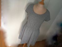 süßes T-Shirt-Kleid M 40/42 grau Baumwolle-Viskose-Mix Kr. München - Haar Vorschau