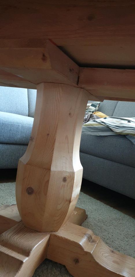 Tisch Holztisch Esstisch rund oval ausziehbar in Sonthofen