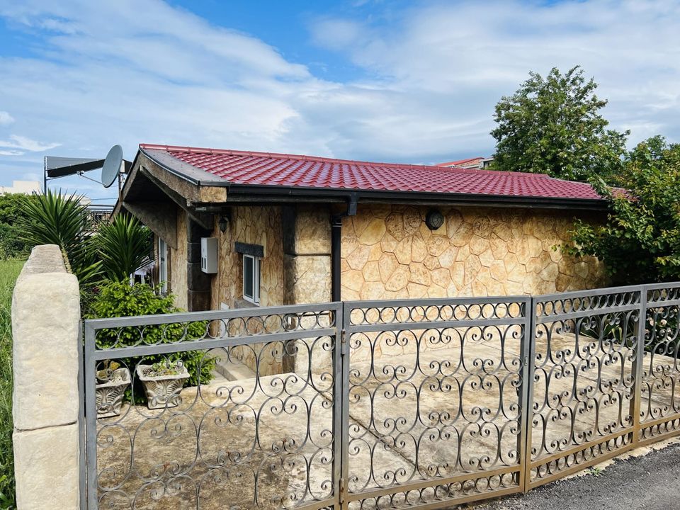 Charmantes Haus mit Pool in Dobra Voda, Bar Montenegro - Auswandern in Reichshof