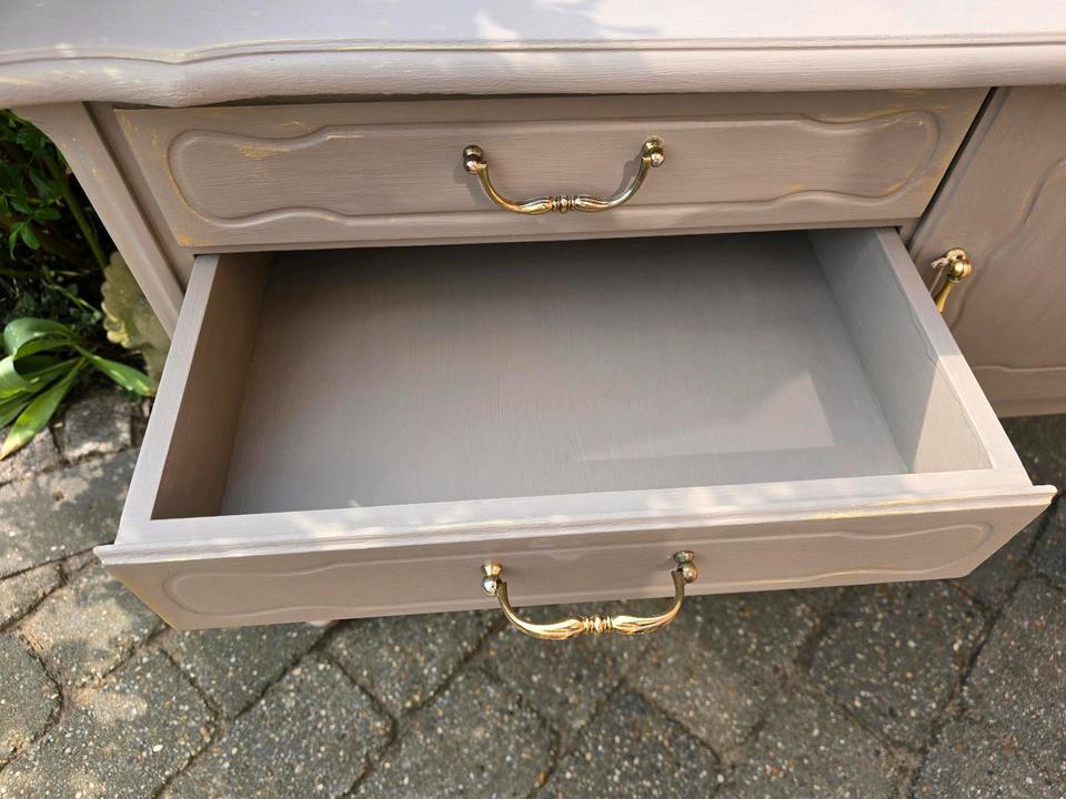 alte kleine Kommode frisch gestrichen, Anrichte, Schränkchen in Berkenthin
