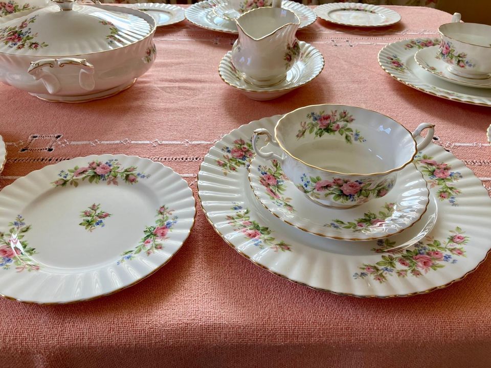 Englisches Tafelservice Moos Rose von Royal Albert, Bone China in Ortenberg