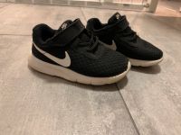 Nike Schuhe Gr. 23,5 Niedersachsen - Winsen (Luhe) Vorschau