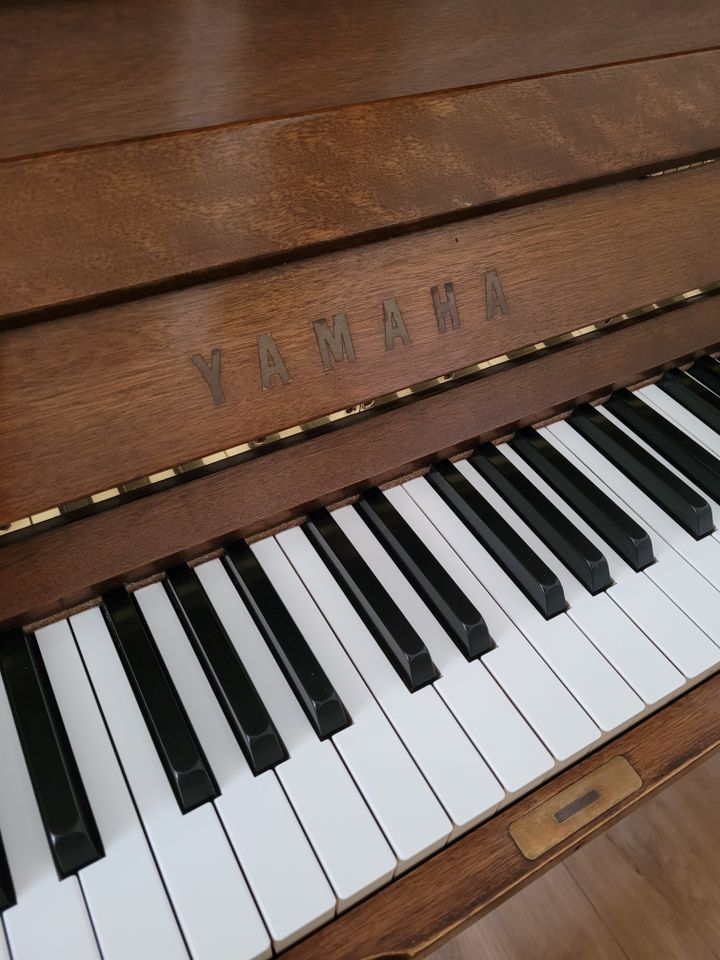 NEU: Klavier Yamaha - U1 in Berlin