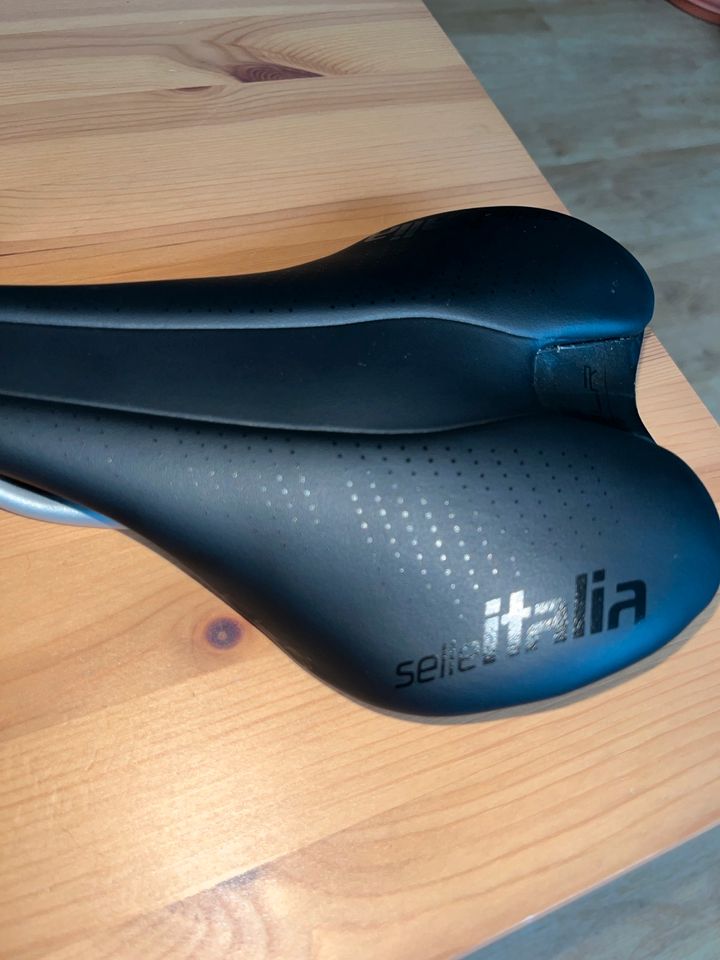 Sattel Selle Italia SLR Boost 145mm (L1) Ti 182g in Wienburg