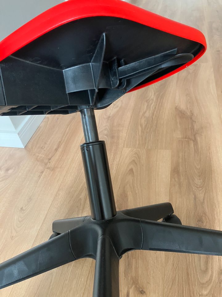 Ikea Kinder-Schreibtischstuhl rot in Schwerin