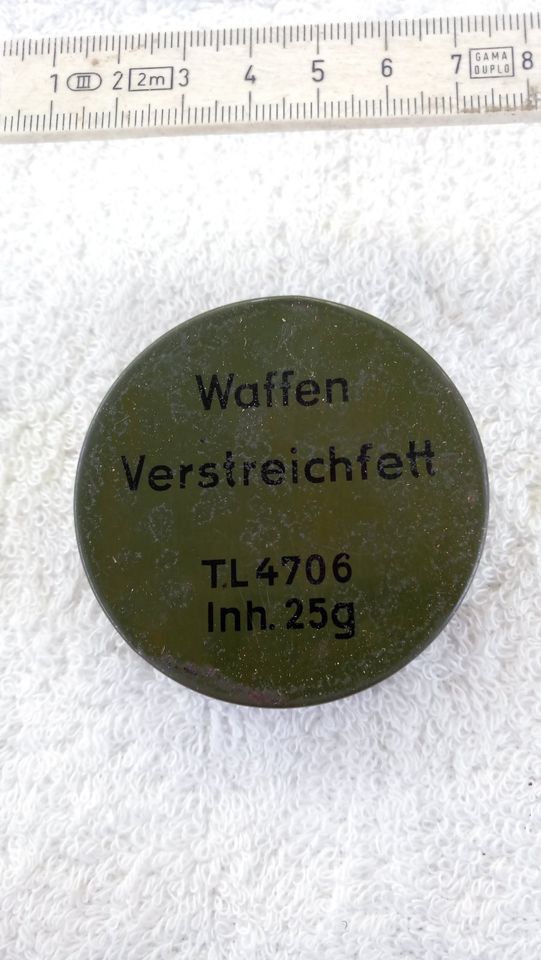 Waffen Verstreichfett TL 4706,  BW, Dose in Fritzlar