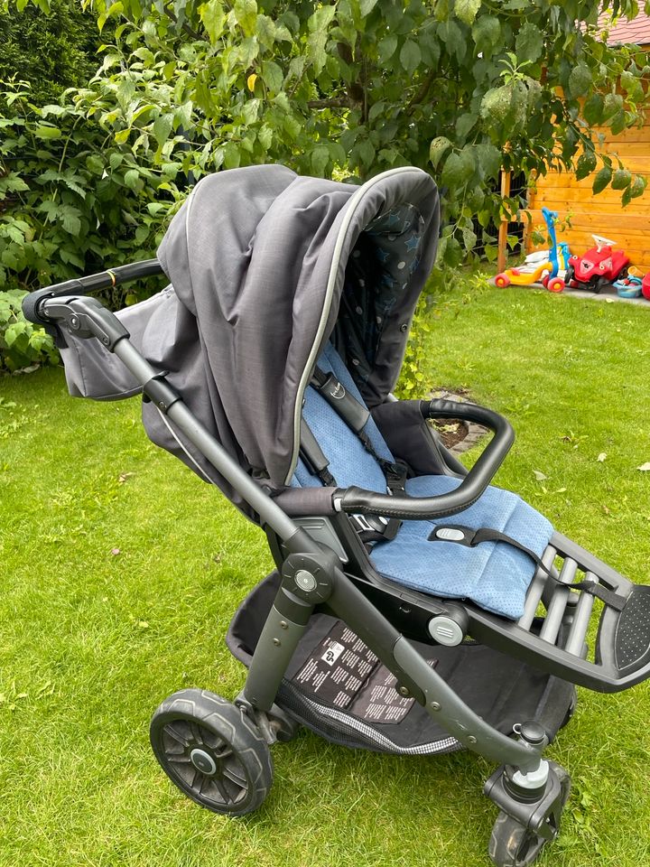 Kinderwagen Teutonia Cosmo V4 mit umfangreichem Zubehör in Köln