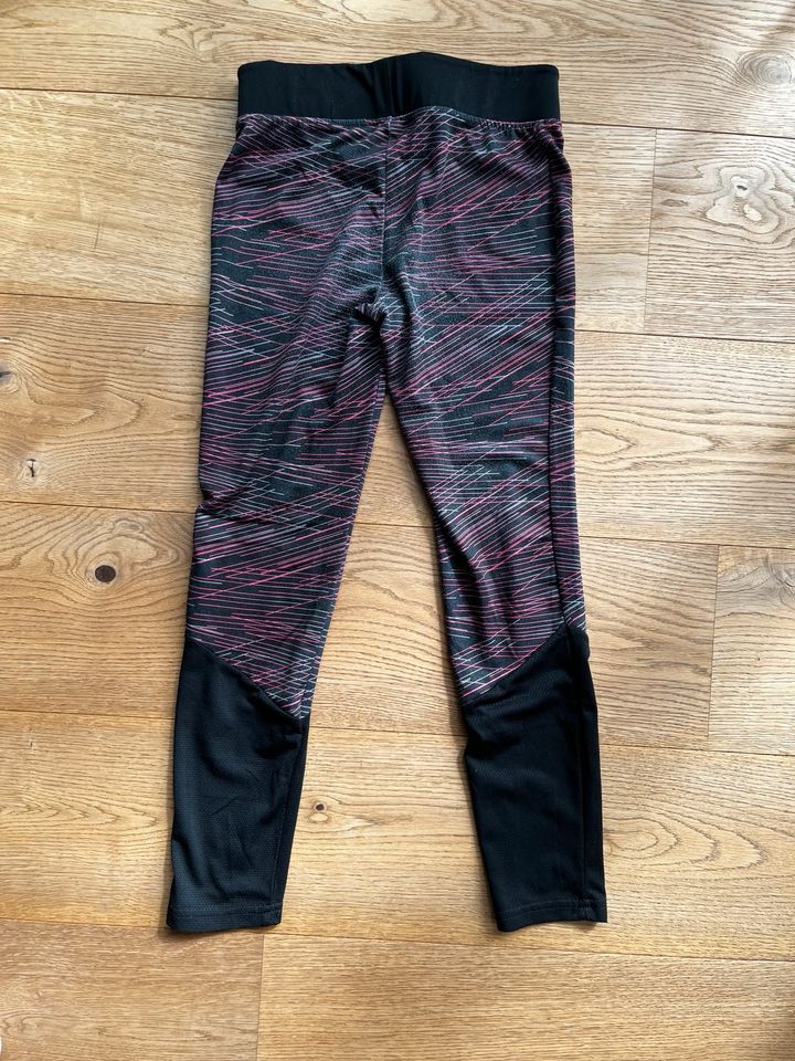 Sporthose Leggings Gr.140 jigga in Hamburg