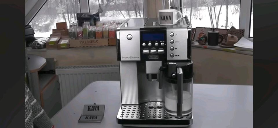 Kaffeemaschine Koffeevollautomat von Delonghi  PrimaDonna! in Langenau