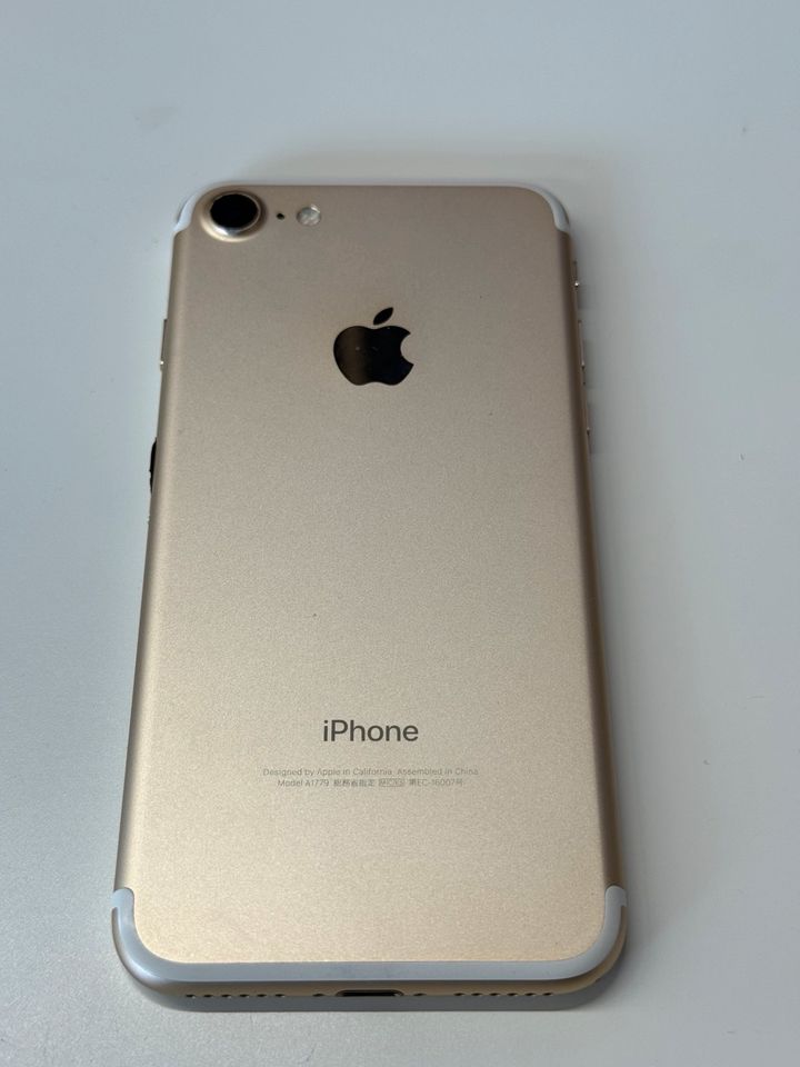 Apple iPhone 7 Gold 32GB mit Hülle in Lünen