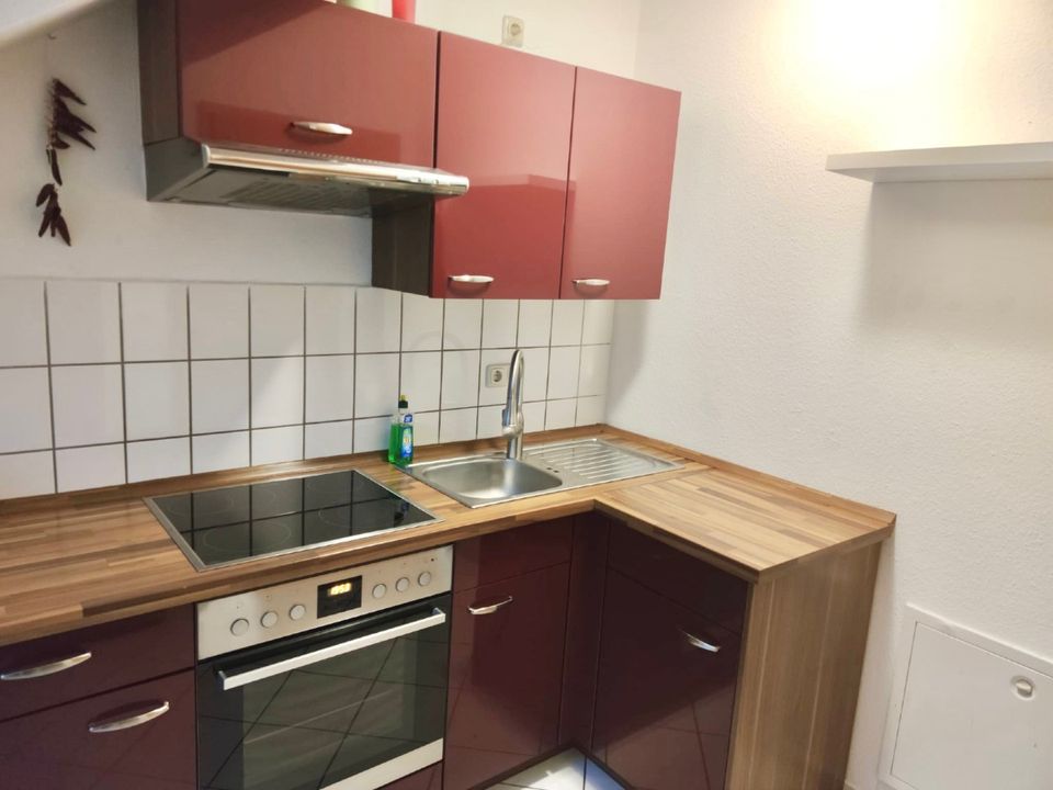 ERFURT - SÜD ! Ansprechende 3 Zi.-Dachgeschoßwohnung, Einbauküche kann übernommen werden in Erfurt