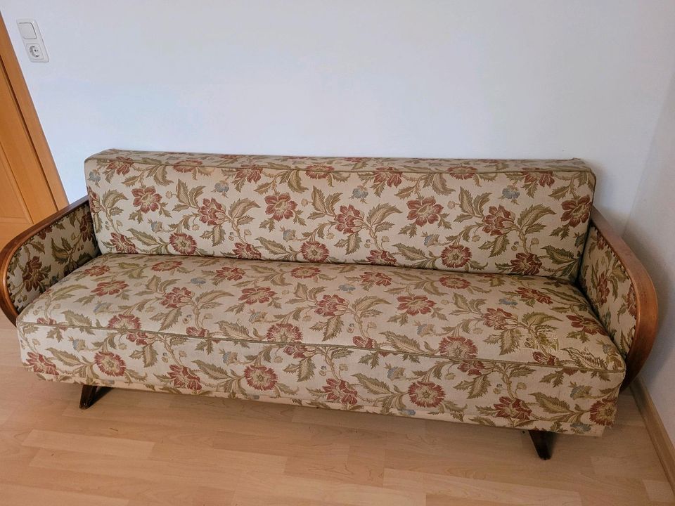Sofa, Tisch und drei Sessel in Plattenburg