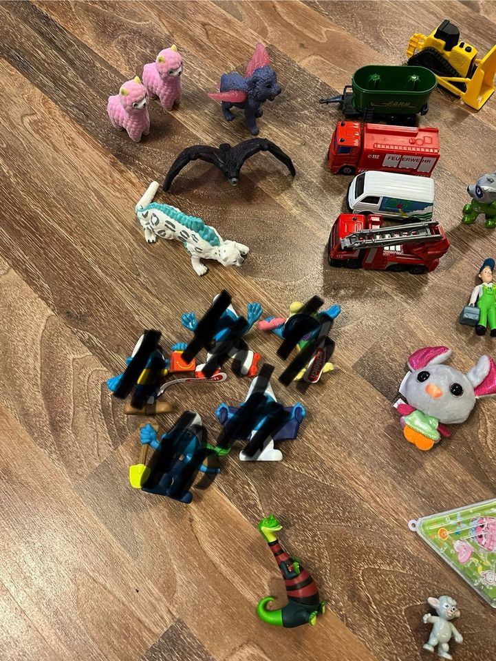 Spielzeug, Feuerwehrmann Sam, Minions, Autos in Kaarst