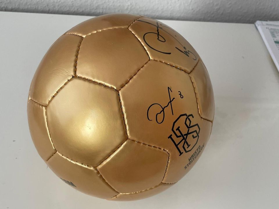 Hand signierte Fußball vom Christo Stoichkov in Gelsenkirchen