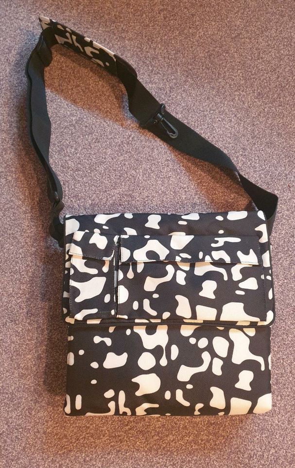 Wickeltasche unterlage Ikea Baby unterwegs schwarz weiß tasche in  Nordrhein-Westfalen - Hamm | Babyausstattung gebraucht kaufen | eBay  Kleinanzeigen ist jetzt Kleinanzeigen