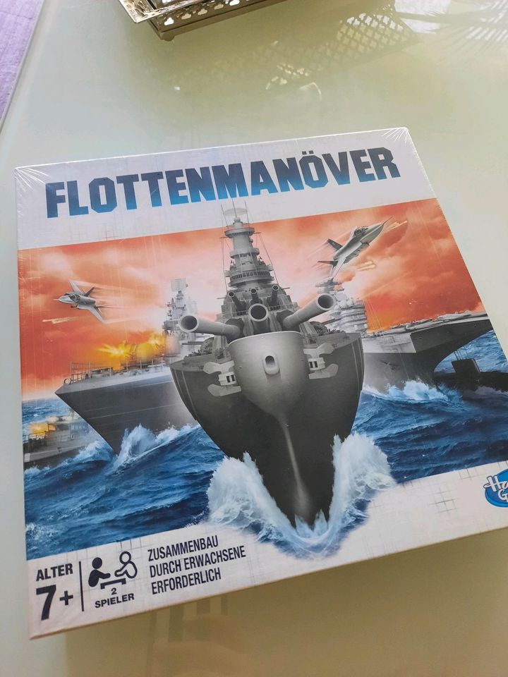 FLOTTENMANÖVER SPIELZUG UND NEU OVP in Hamburg