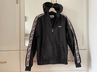 Fila Regenjacke Windbreaker schwarz mit Kapuze Gr. S unisex Frankfurt am Main - Nieder-Eschbach Vorschau