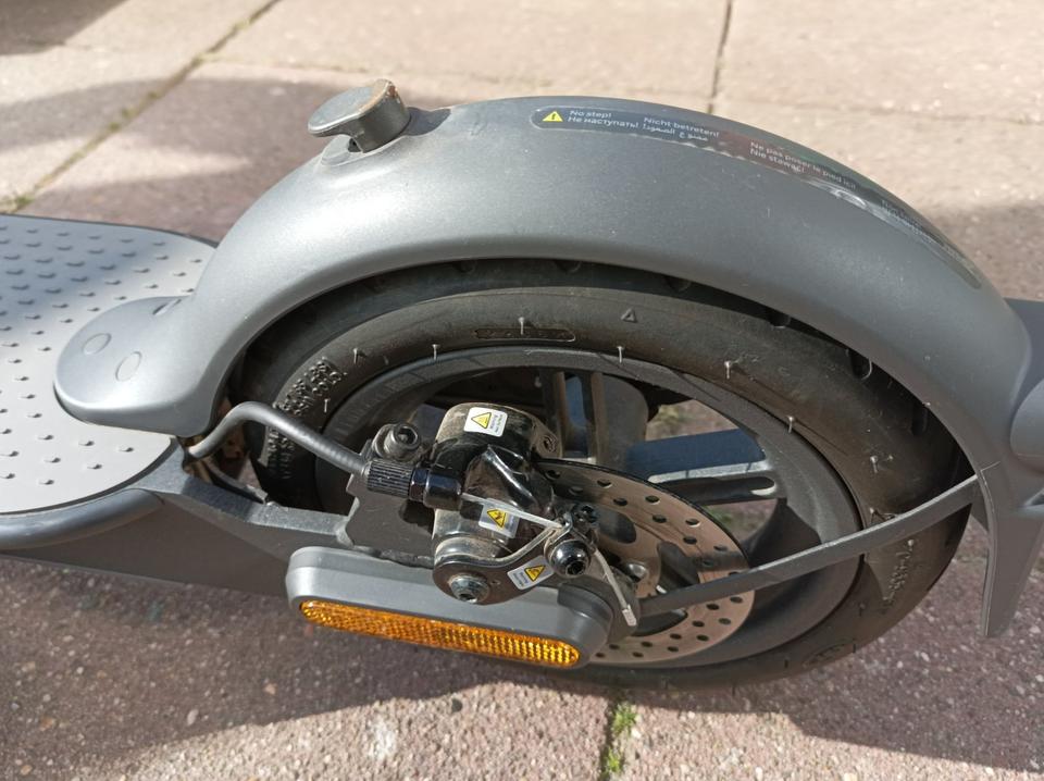 Xiaomi MI E-Scooter Essential +Ladegerät +Anleitung +OVP, wie NEU in Kirchlinteln